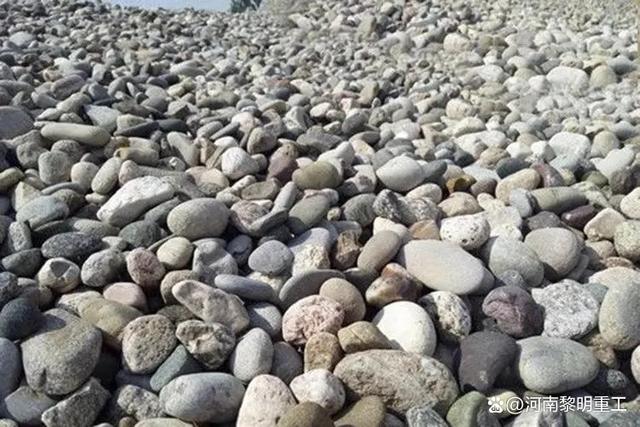 时产100吨的河卵石全套制砂生产线设备有哪些?(图1) 时产100吨的河卵石全套制砂生产线设备有哪些?(图1)