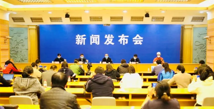 福建泉州楼体坍塌事故已救出43人(图1) 福建泉州楼体坍塌事故已救出43人(图1)