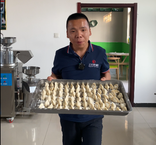 仿手工饺子机怎么清洗？刘二手把手教你(图1)